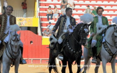 MOITA      11 SETEMBRO  2012 TOIROS.: PINTO BARREIROS J.MOURA  -  J. SALGUEIRO  -  J.BRANCO   FORCADOS :  MOITA  e  ÉVORA 